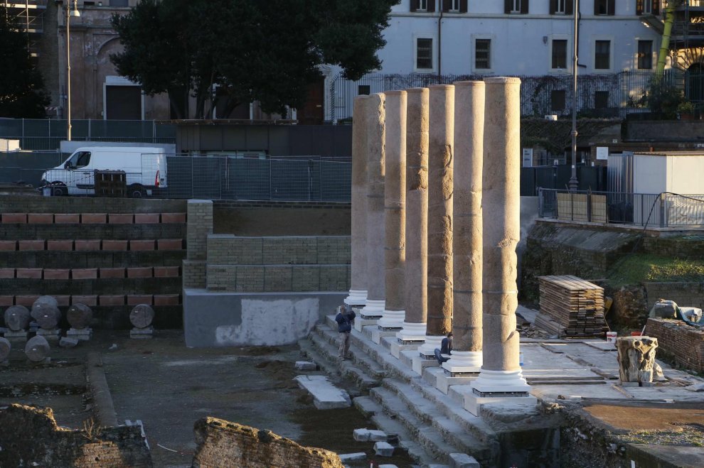 Columnata restaurada en el Foro de la Paz