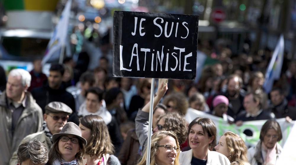Manifestantes en París contra la reforma educativa