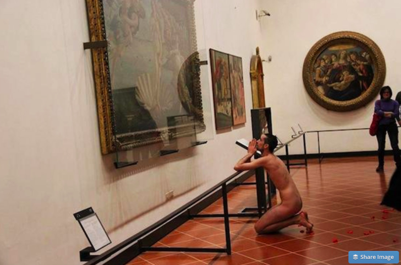 Adrián Pino desnudo ante "El Nacimiento de Venus" en Florencia, Adrián Pino desnudo ante la Victoria de Samotracia del Louvre