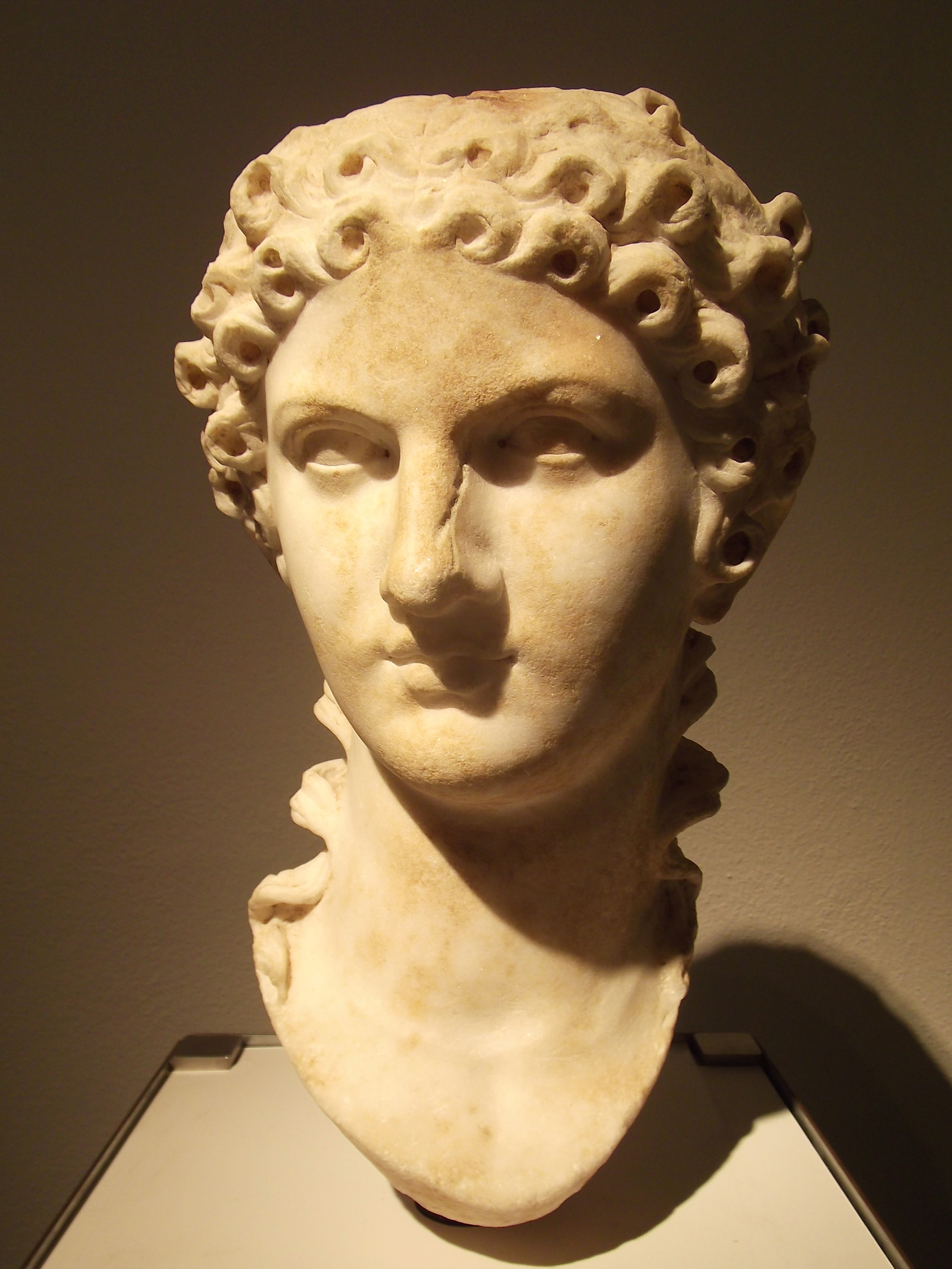 Agripina la Menor, Aurelia, madre de César, Cleopatra VII, Cornelia, madre de los Graco, Gala Placidia, Hipatia de Alejandría, Julia Domna, Lesbia, amada de Catulo, Livia, esposa de Augusto, Lucrecia