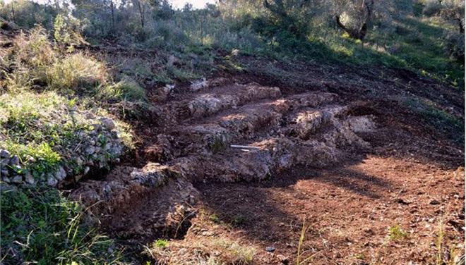 Restos del teatro hallado en Léucade