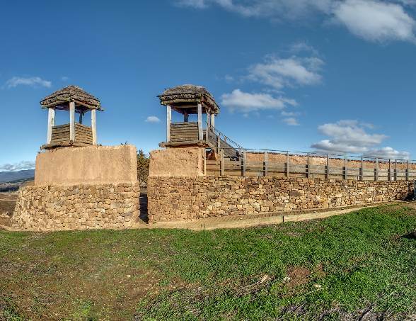 Reconstrucción de los muros que asediaron Numancia