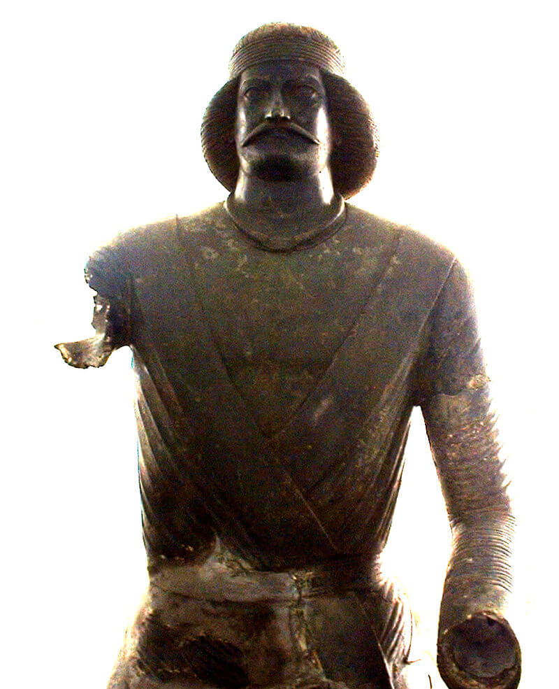 Escultura que se cree que representa al general Surena