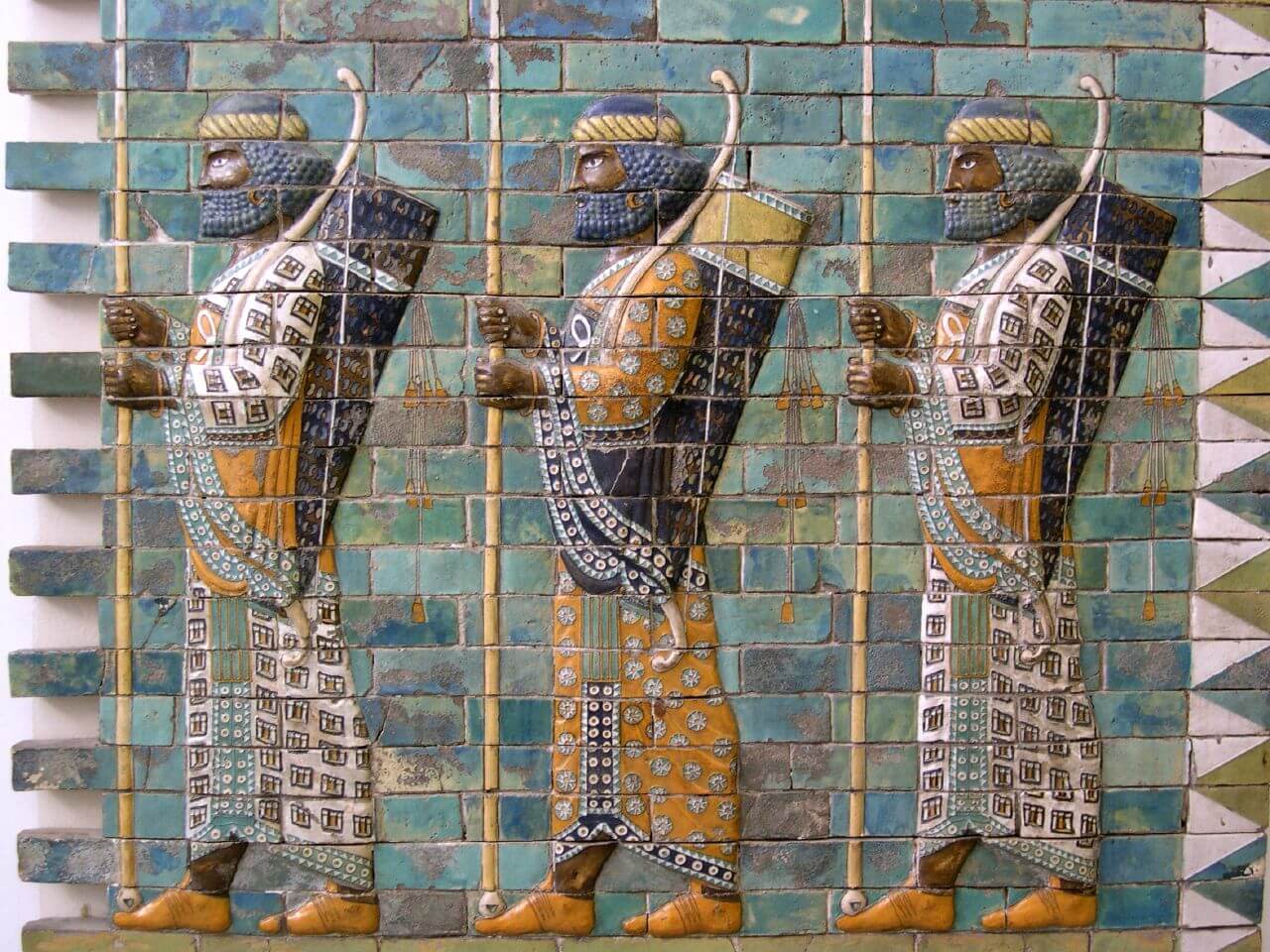 Relieve persa que representa el cuerpo de los Inmortales