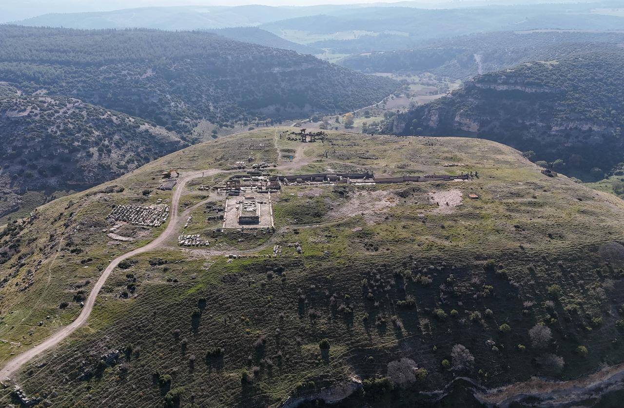 Visión panorámica del yacimiento de la ciudad griega de Blaundus