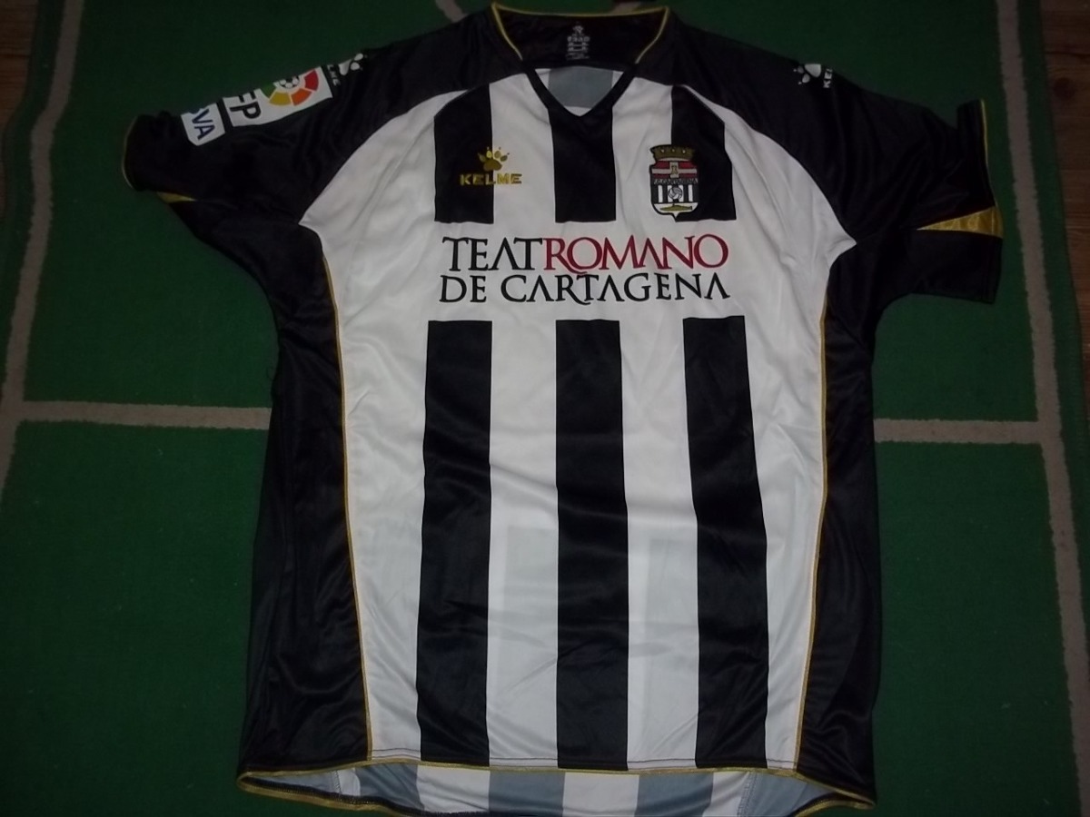 Camiseta del FC Cartagena con publicidad del teatro romano