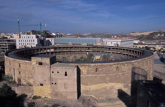 Anfiteatro de Cartagena cubierto por la antigua plaza de toros