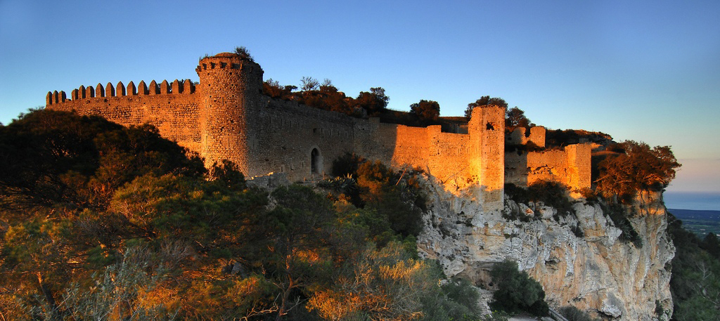 castillo de Santueri, daga, Numismática
