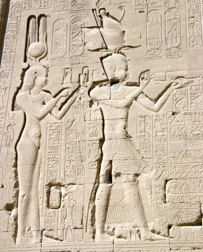 Relieve de Cleopatra y Cesarión en Dendera