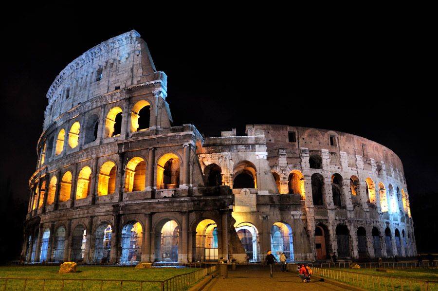El Coliseo de noche