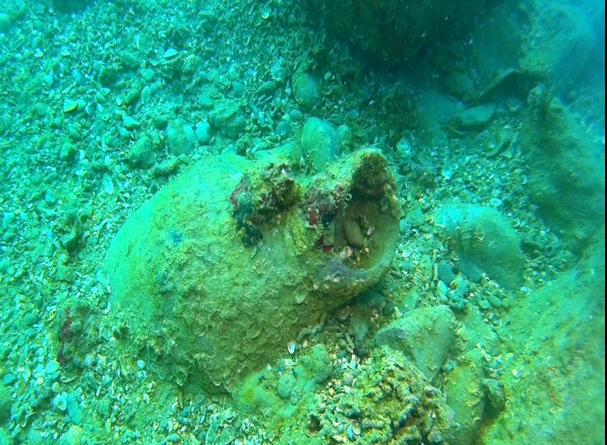 Ánfora encontrada en el fondo marino, cerca de Cullera, Espada y ancla encontradas en el fondo marino, cerca de Cullera, Plano del levante ibérico generado según la descripción de Estrabón en Geografía, Plano del recorrido del Júcar antes de su desembocadura
