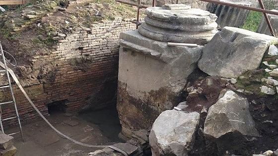 Restos hallados del Arco de Tito en el Circo Máximo