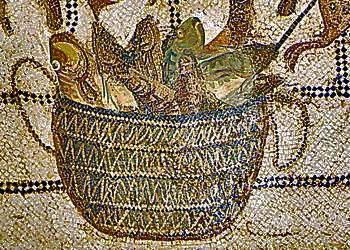 Mosaico de una cesta llena de pescado