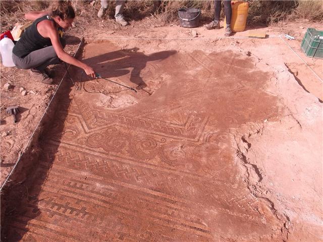 Mosaico descubierto en Cabezo Redondo, Plano de la región del Bajo Martín, Vista de La Puebla del Híjar