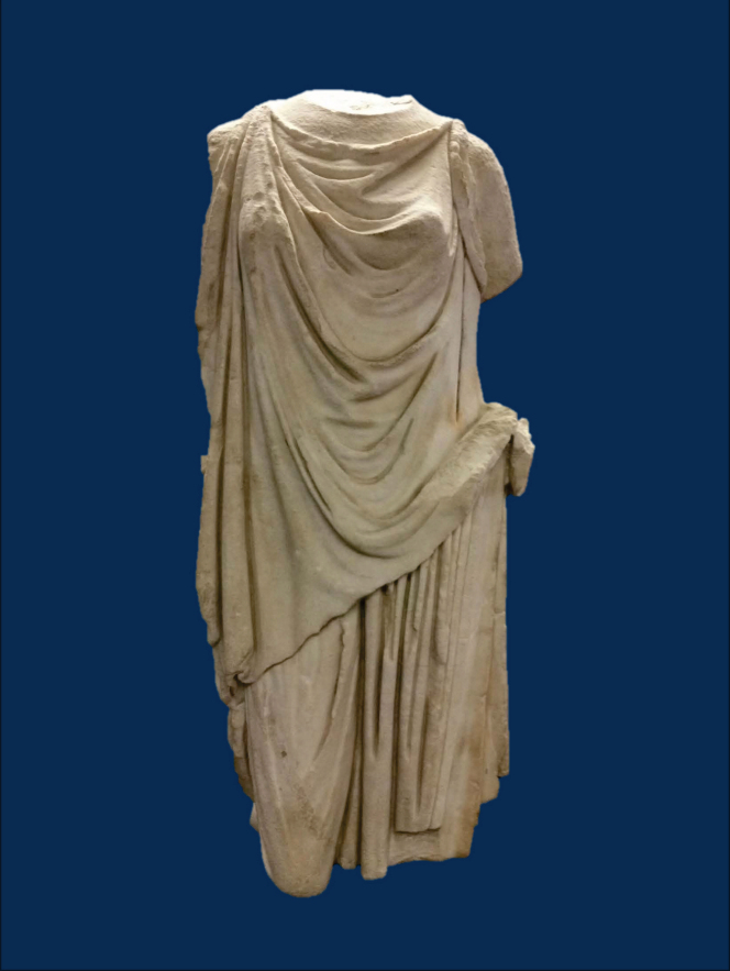 Escultura conocida como "Torlonia Peplophoros"