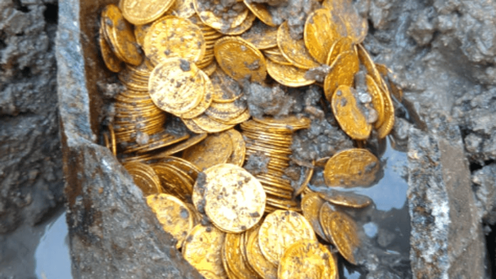 Monedas romanas halladas en un teatro de la ciudad de Como