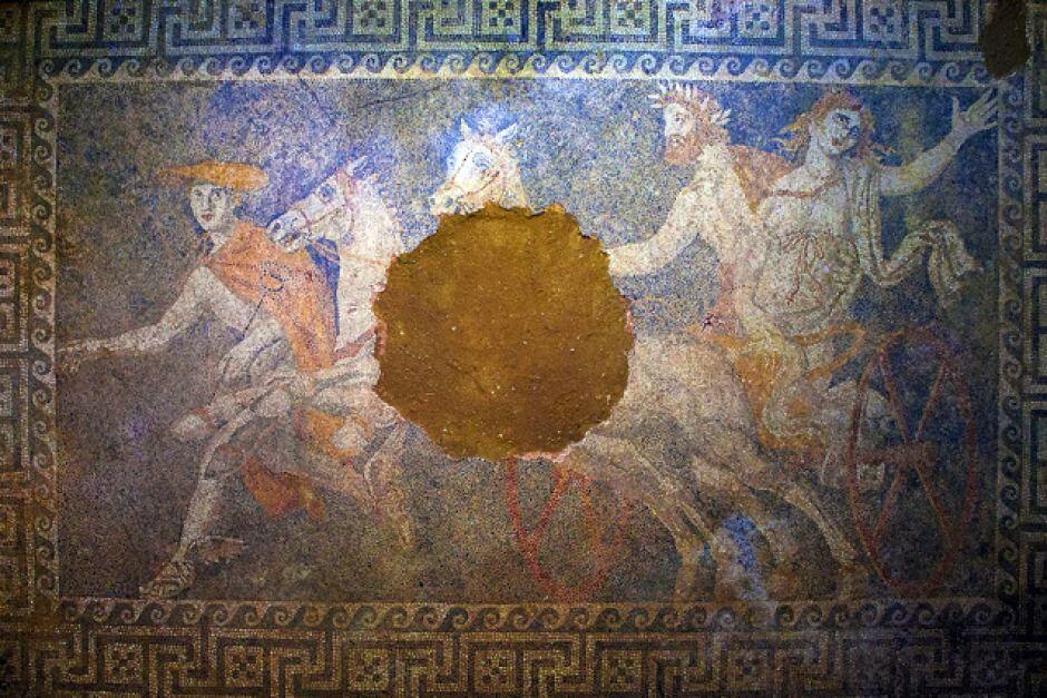 Mosaico hallado en la tumba de Anfípolis Mosaico hallado en la tumba de Anfípolis