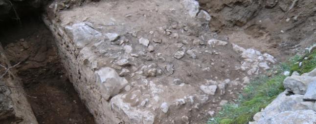 Restos de la muralla romana encontrada en Ampurias