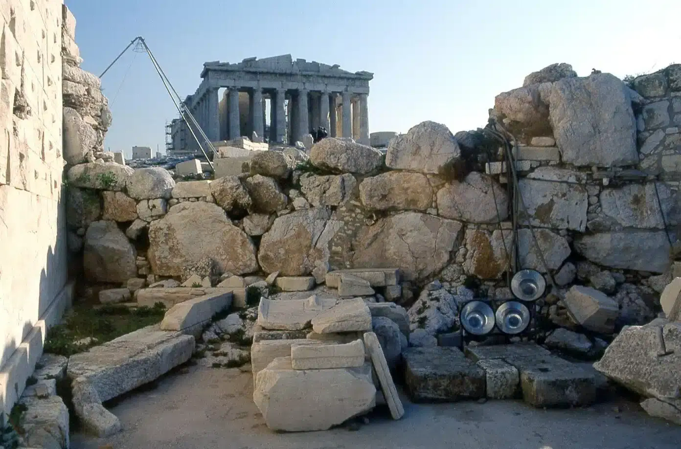 Restos de los muros micénicos de la Acrópolis de Atenas