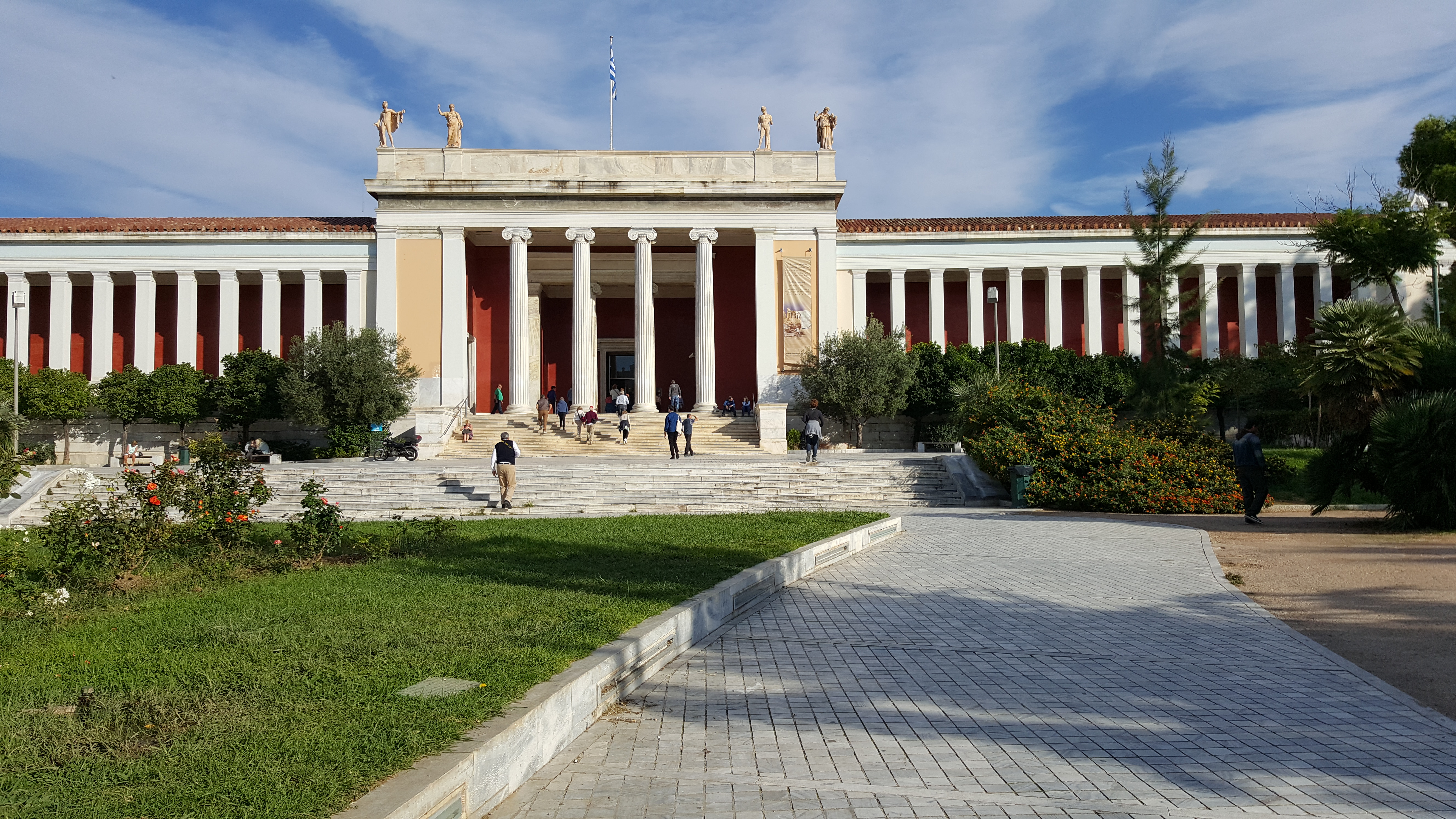 Fachada del Museo Arqueológico de Atenas