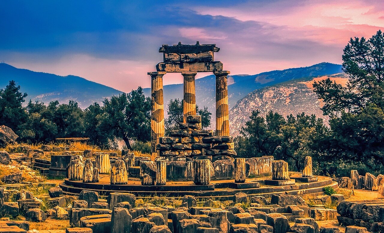 El tholos del santuario de Delfos