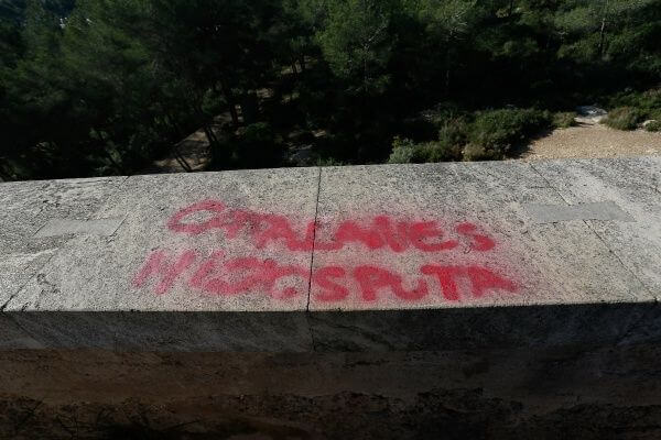 Pintada en el acueducto de Tarragona