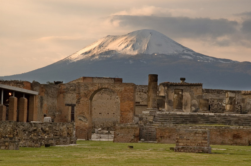 Ruinas de Pompeya con el Vesubio al fondo, Vista panorámica de Pompeya