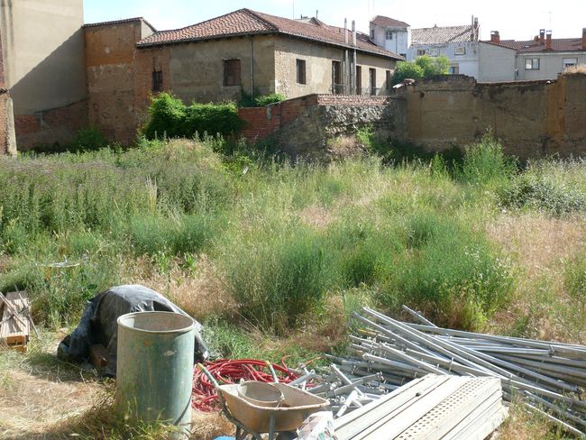 Solar bajo el que se encuentran los restos de los Principia, en León