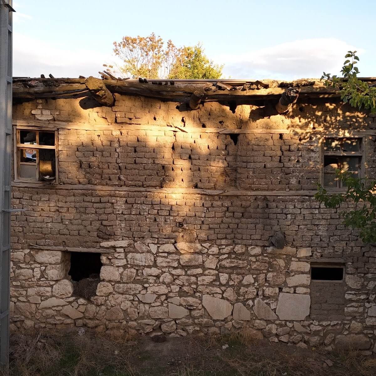 Restos de una inscripción en una granja de Turquía