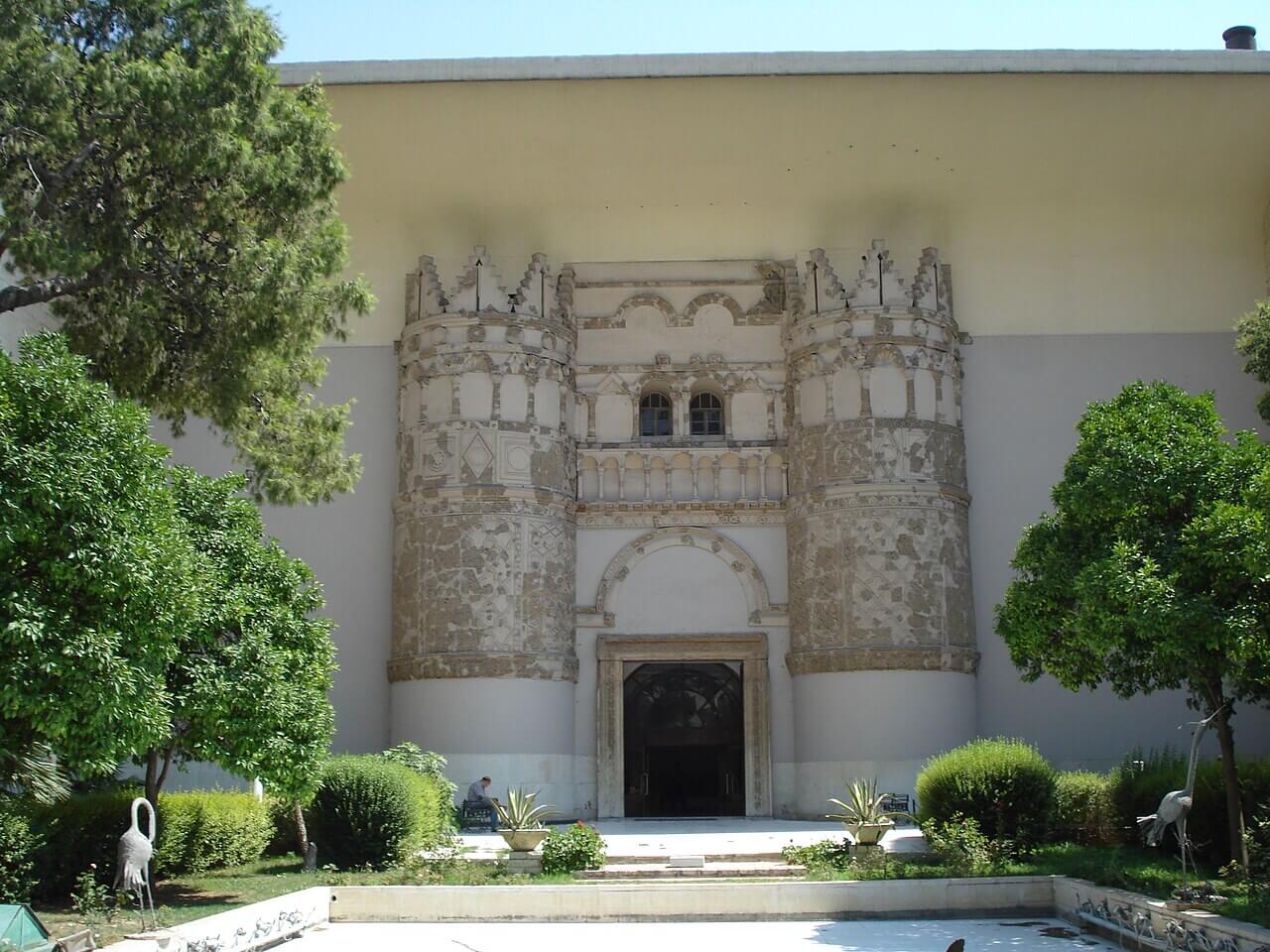 Puertas del Museo Nacional de Siria en Damasco