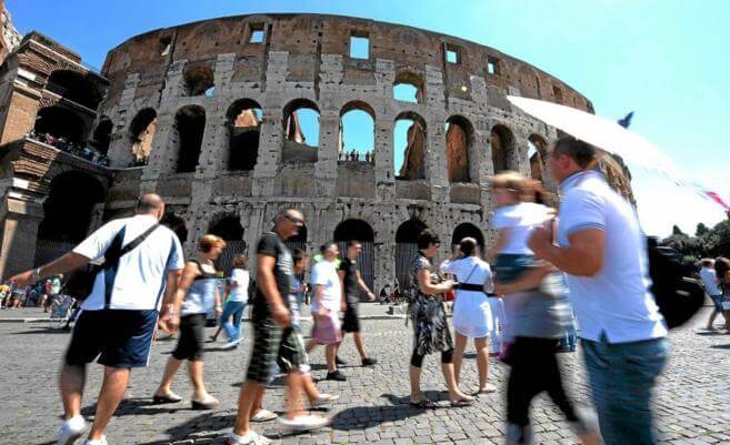 Turistas en Roma