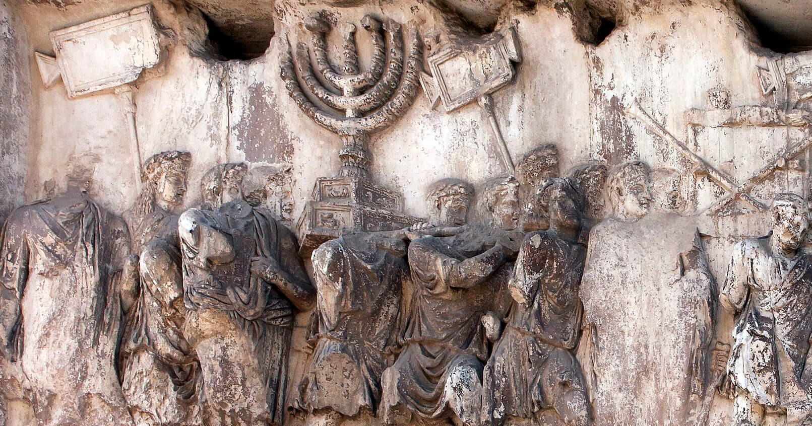 Relieve del arco Tito con un triunfo romano