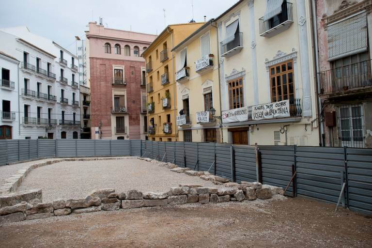 La plaza del Salvador de Valencia con las ruinas romanas cubiertas