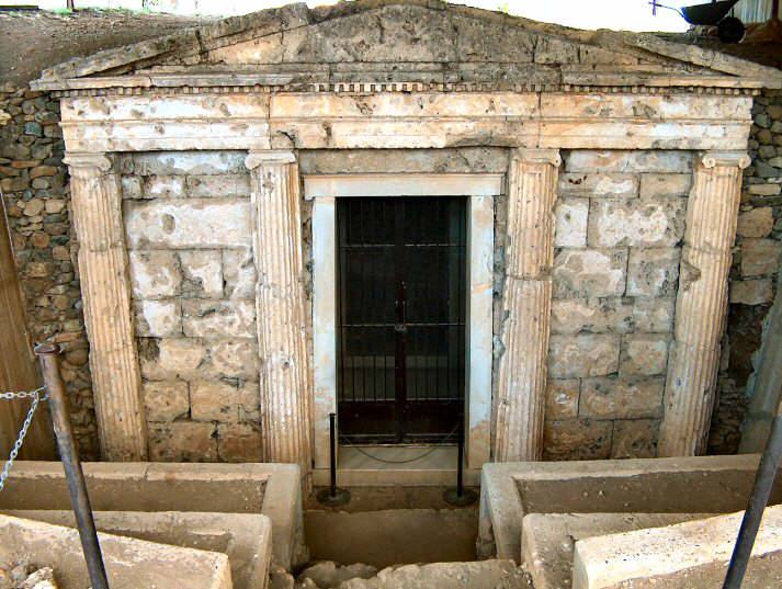 Entrada de una de las tumbas reales de Vergina, Pintura del rapto de Perséfone en el interior de la Tumba I