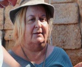 La doctora Katerina Peristeri ante la prensa